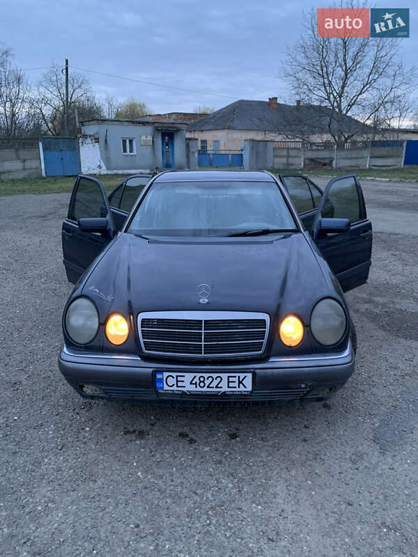 Седан Mercedes-Benz E-Class 1997 в Новоселице