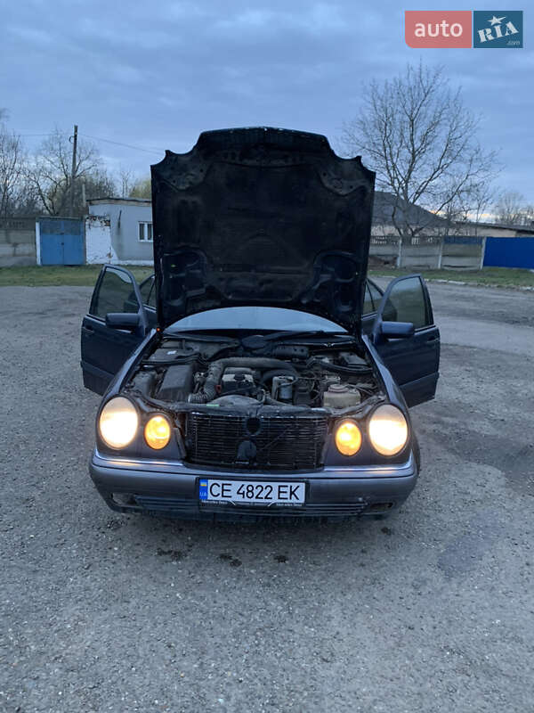 Седан Mercedes-Benz E-Class 1997 в Новоселице