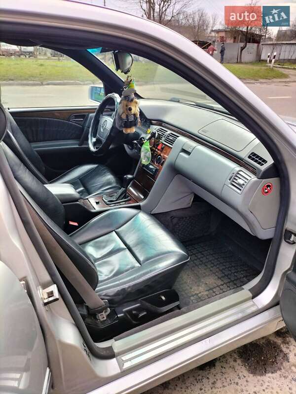Седан Mercedes-Benz E-Class 1997 в Львові