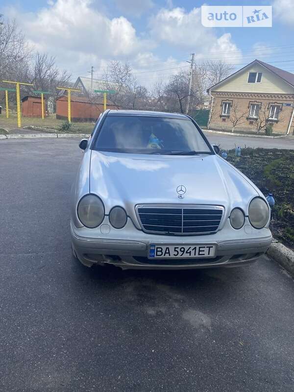 Седан Mercedes-Benz E-Class 2000 в Кропивницькому