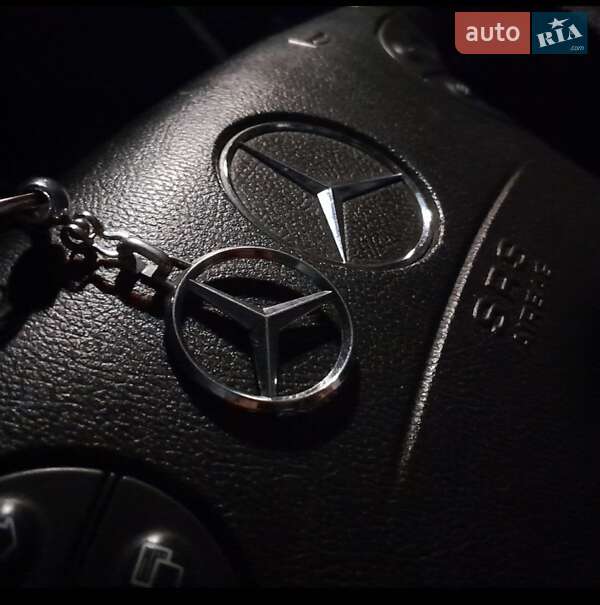 Седан Mercedes-Benz E-Class 1986 в Старому Самборі