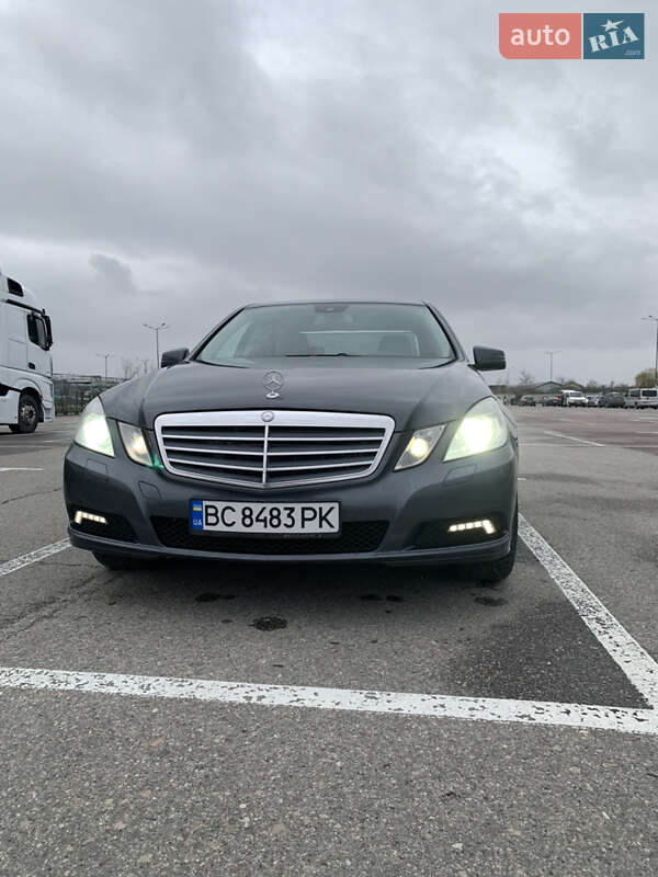 Седан Mercedes-Benz E-Class 2010 в Львові