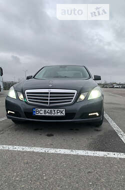 Седан Mercedes-Benz E-Class 2010 в Львове