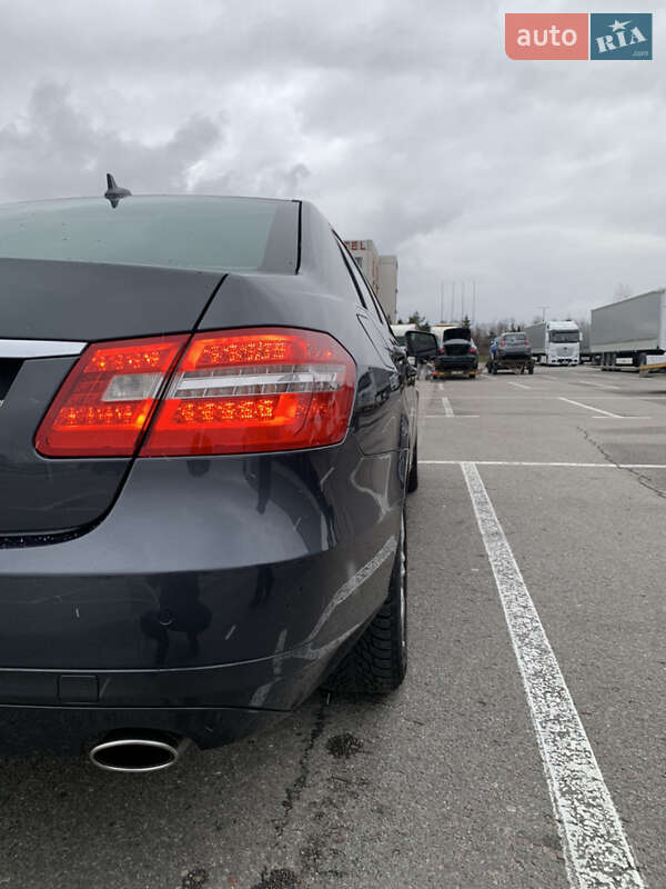 Седан Mercedes-Benz E-Class 2010 в Львові