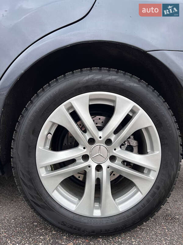 Седан Mercedes-Benz E-Class 2010 в Львові