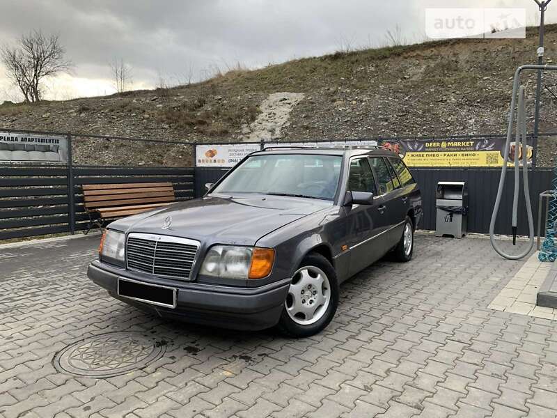 Универсал Mercedes-Benz E-Class 1996 в Сваляве