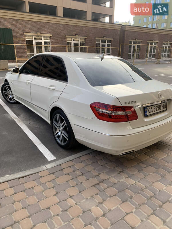 Седан Mercedes-Benz E-Class 2011 в Софиевской Борщаговке