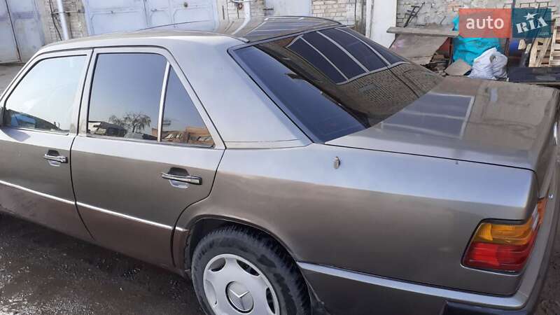 Седан Mercedes-Benz E-Class 1985 в Луцке