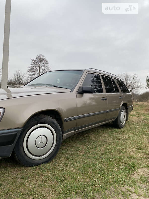 Универсал Mercedes-Benz E-Class 1988 в Львове