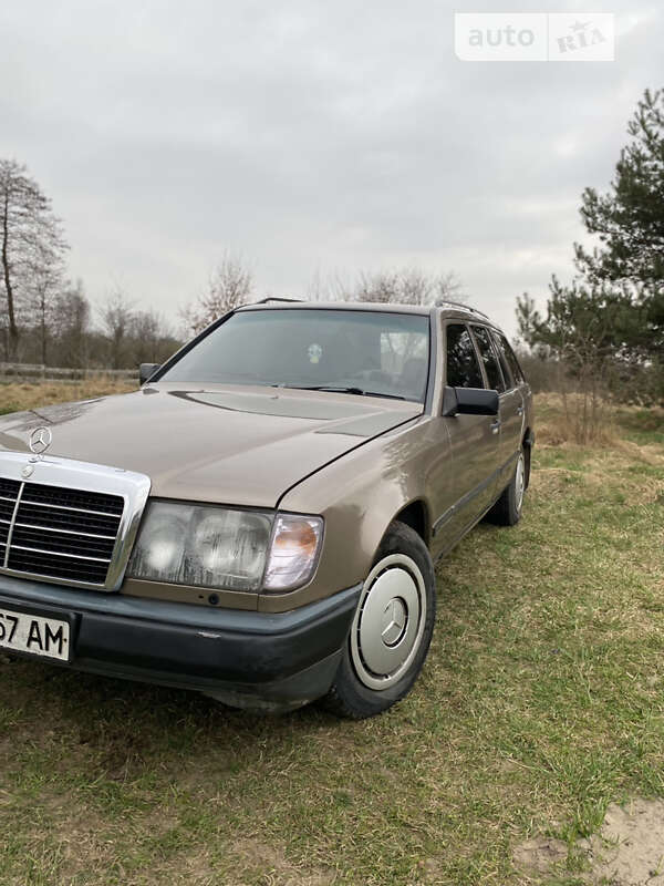 Универсал Mercedes-Benz E-Class 1988 в Львове