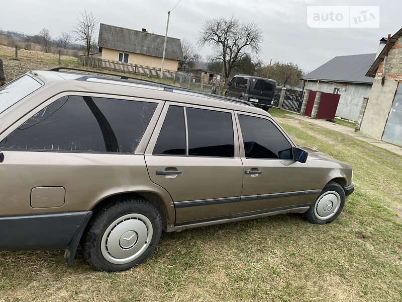 Универсал Mercedes-Benz E-Class 1988 в Львове