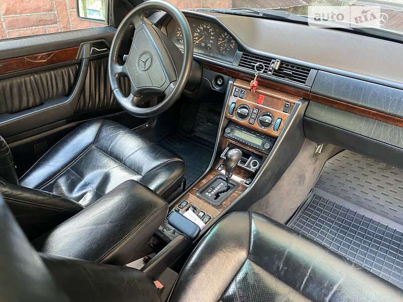 Mercedes-Benz E-Class 1995