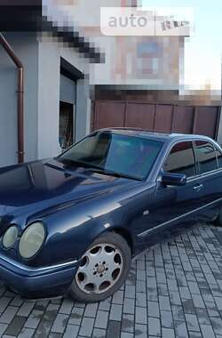 Седан Mercedes-Benz E-Class 1995 в Звягелі