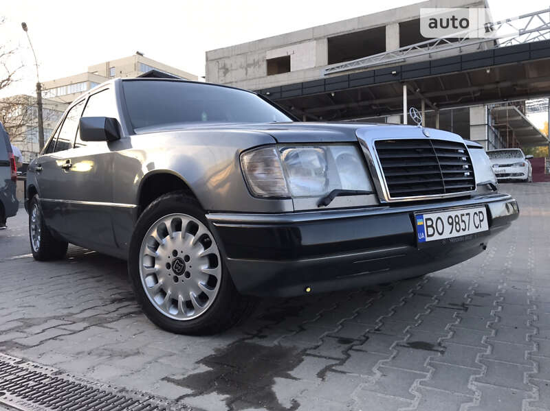 Mercedes-Benz E-Class 1989