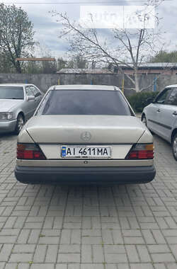 Седан Mercedes-Benz E-Class 1988 в Тараще
