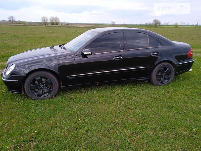 Седан Mercedes-Benz E-Class 2004 в 