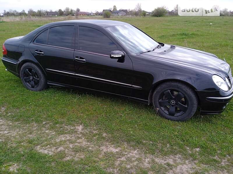 Седан Mercedes-Benz E-Class 2004 в Львове
