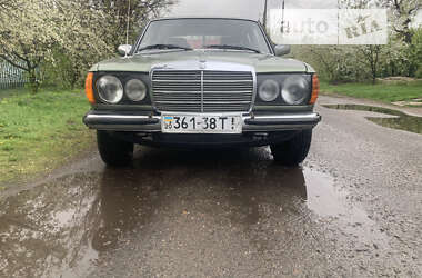 Седан Mercedes-Benz E-Class 1983 в Смілі