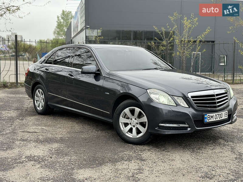 Седан Mercedes-Benz E-Class 2011 в Ромнах