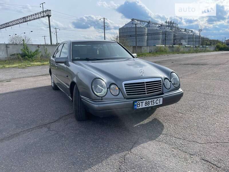 Седан Mercedes-Benz E-Class 1996 в Попельне