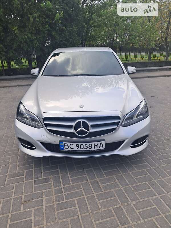 Седан Mercedes-Benz E-Class 2013 в Львове