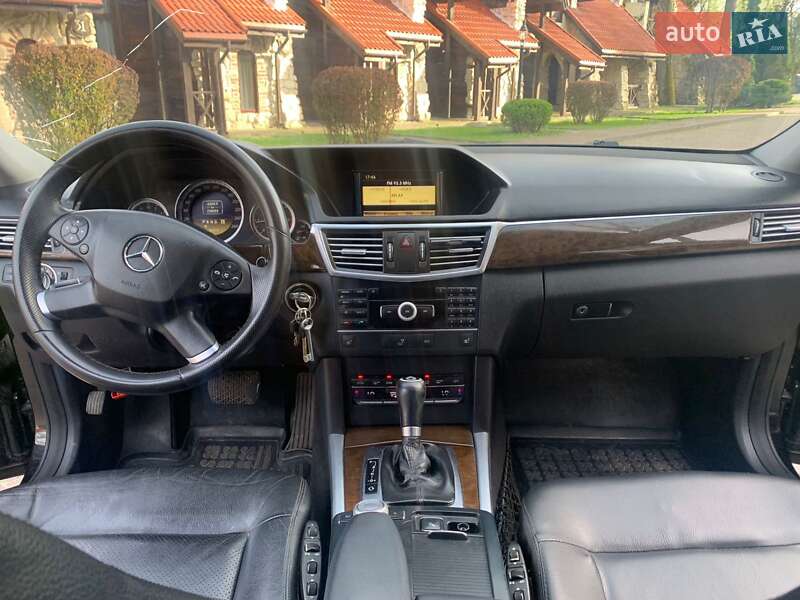 Седан Mercedes-Benz E-Class 2011 в Львове