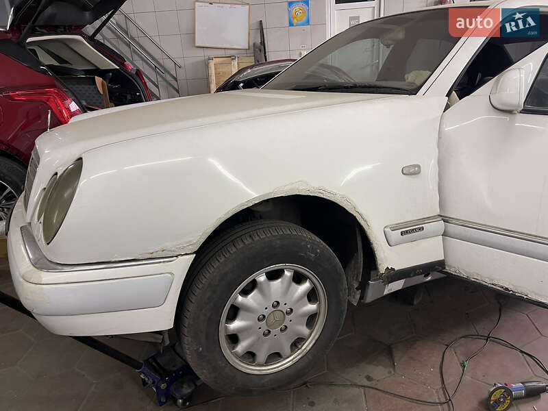 Седан Mercedes-Benz E-Class 1996 в Одессе