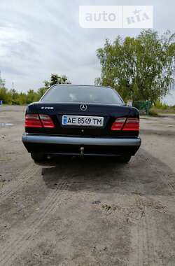 Седан Mercedes-Benz E-Class 2000 в Харкові