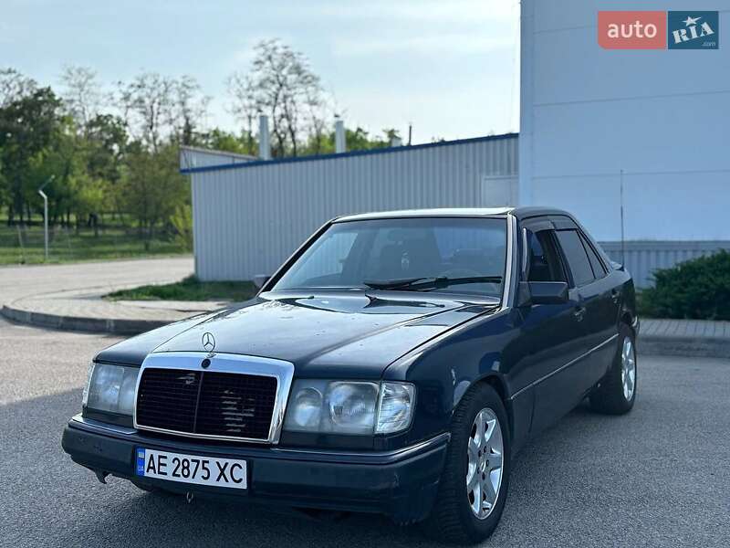 Седан Mercedes-Benz E-Class 1990 в Днепре