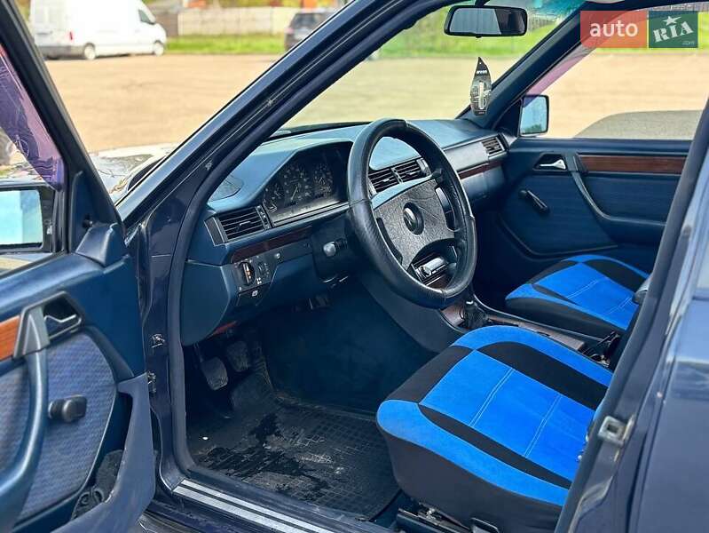 Седан Mercedes-Benz E-Class 1990 в Днепре
