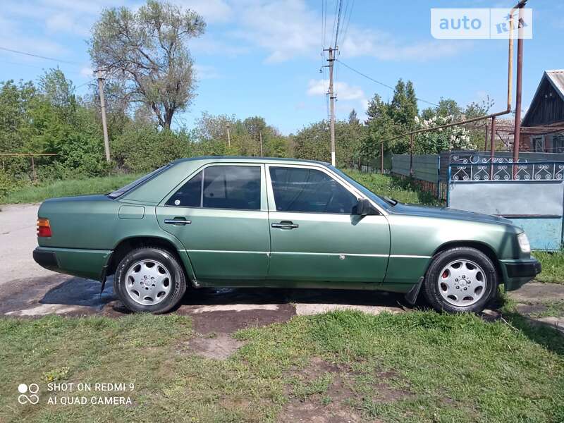 Седан Mercedes-Benz E-Class 1989 в Кривом Роге