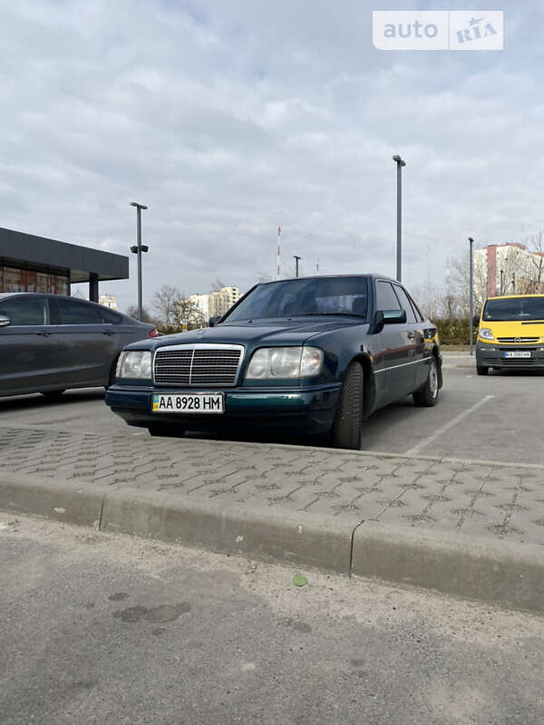 Седан Mercedes-Benz E-Class 1995 в Киеве