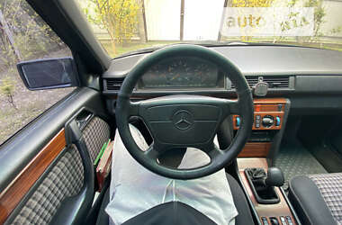 Седан Mercedes-Benz E-Class 1995 в Києві