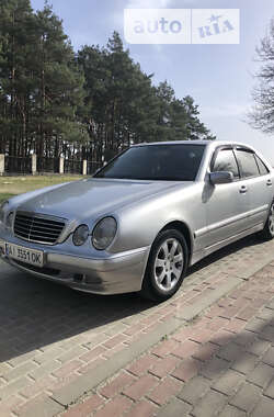 Седан Mercedes-Benz E-Class 2001 в Вараше