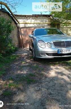 Седан Mercedes-Benz E-Class 2002 в Могилів-Подільському