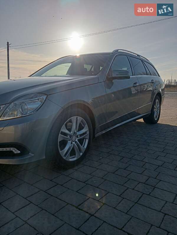 Універсал Mercedes-Benz E-Class 2010 в Львові фото 3 Універсал Mercedes-Benz E-Class 2010 в Львові