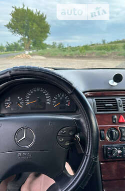 Седан Mercedes-Benz E-Class 2000 в Арцизе