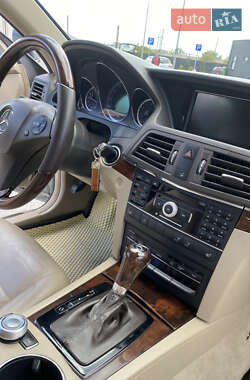 Кабриолет Mercedes-Benz E-Class 2010 в 