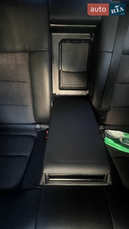 Седан Mercedes-Benz E-Class 2010 в Киеве