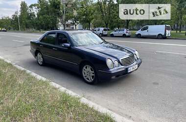 Седан Mercedes-Benz E-Class 2000 в Києві