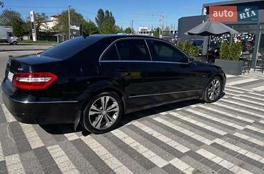 Седан Mercedes-Benz E-Class 2011 в Львове