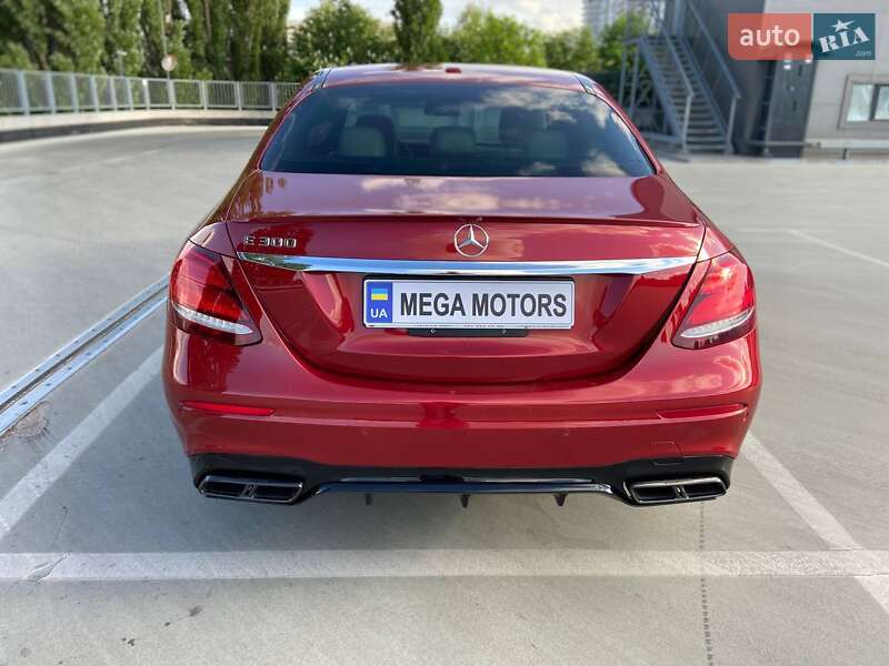 Седан Mercedes-Benz E-Class 2018 в Києві