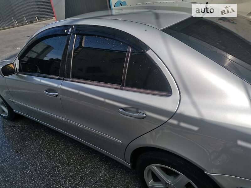 Седан Mercedes-Benz E-Class 2002 в Черновцах
