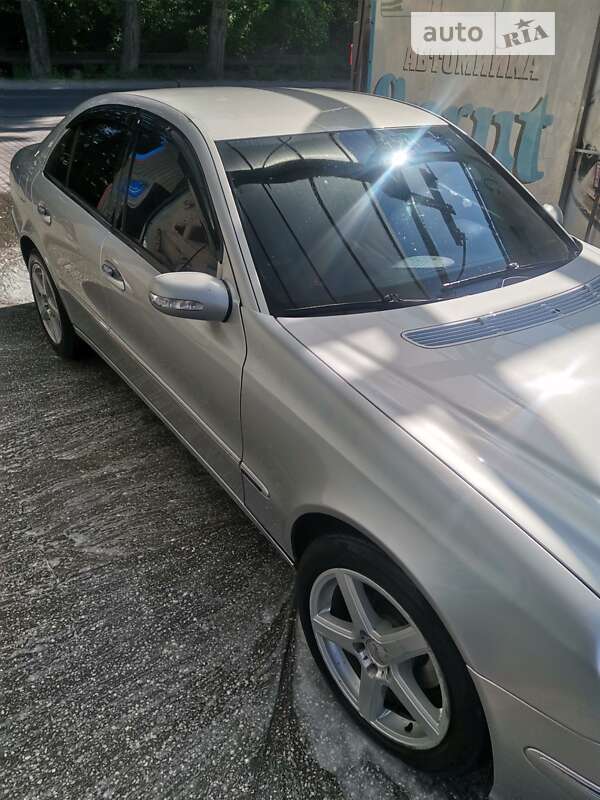 Седан Mercedes-Benz E-Class 2002 в Черновцах