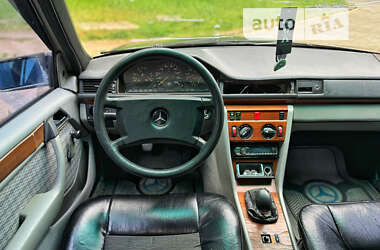 Седан Mercedes-Benz E-Class 1992 в Черновцах