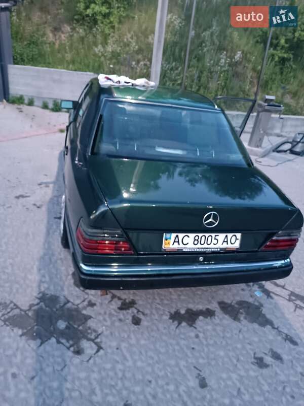 Седан Mercedes-Benz E-Class 1992 в Николаеве