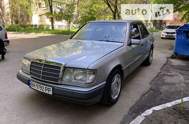 Седан Mercedes-Benz E-Class 1990 в Одессе