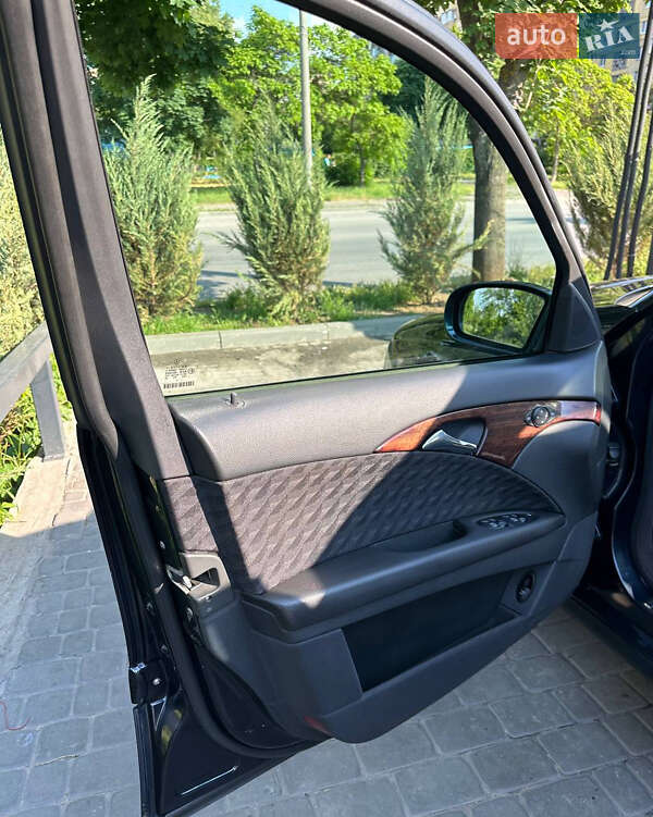 Седан Mercedes-Benz E-Class 2002 в Днепре