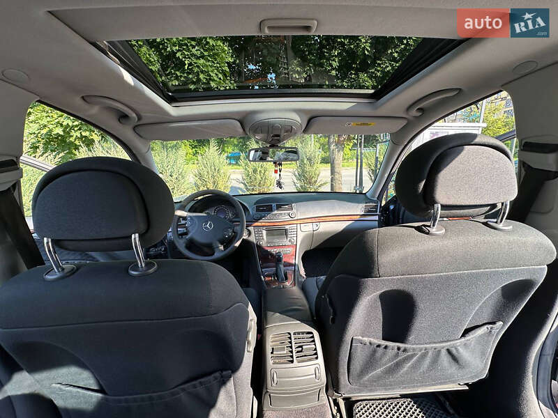 Седан Mercedes-Benz E-Class 2002 в Днепре
