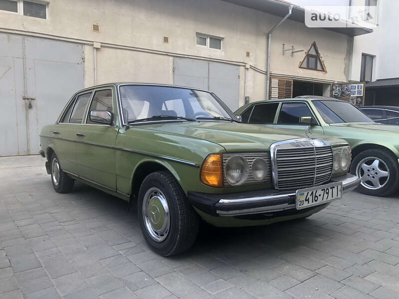 Седан Mercedes-Benz E-Class 1982 в Чорткове